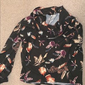 Feather print cow neck long sleeve!